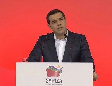 Eνταση: Τραγουδούσε «Μακεδονία ξακουστή» στην ομιλία του Α. Τσίπρα και τον πήραν σηκωτό! (βίντεο)